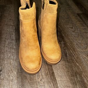 Women's Tan Ankle JLO Boots